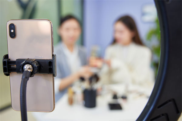 再创新高！新型钙钛矿光伏器件光电转换率达25.19%